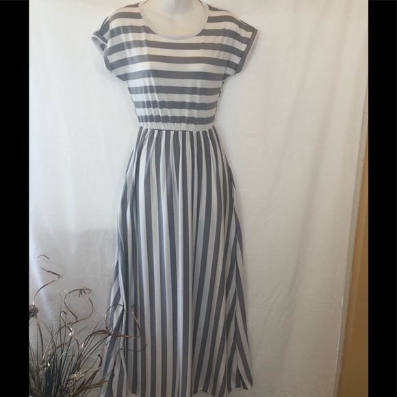 Dresses & Skirts - Cute women’s plus size maxi dress